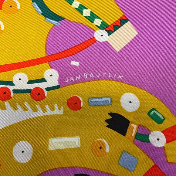 HERMES ROSE POUDRE / CYCLAMEN / JAUNE COSTUME DE FETE 90 SCARF - Picture 8 of 8